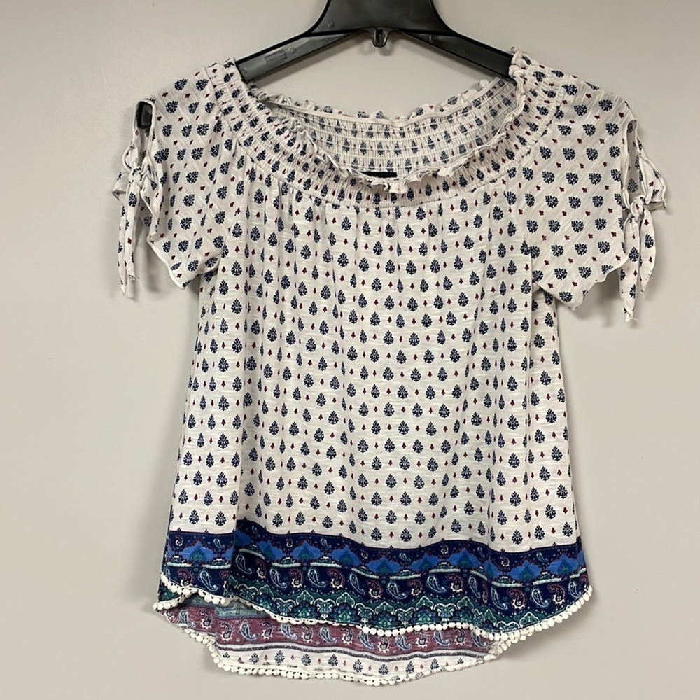 Almost Famous Clothing  Cute Boho Top, off shoulder, smocked, slit sleeve,  L